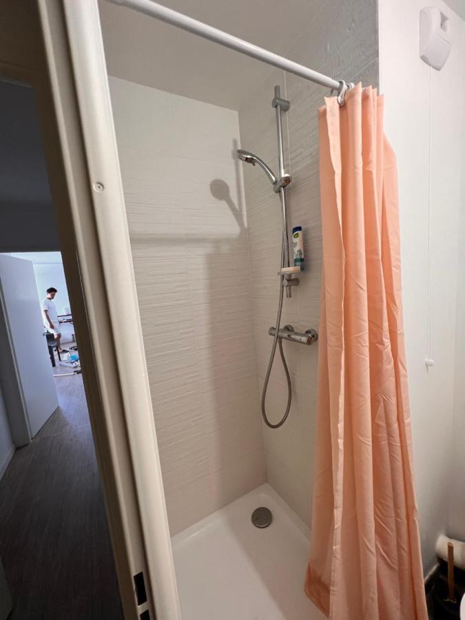 Chambre Individuelle Dans Un Appartement A 37 De Champs Elysees サルトルーヴィル エクステリア 写真