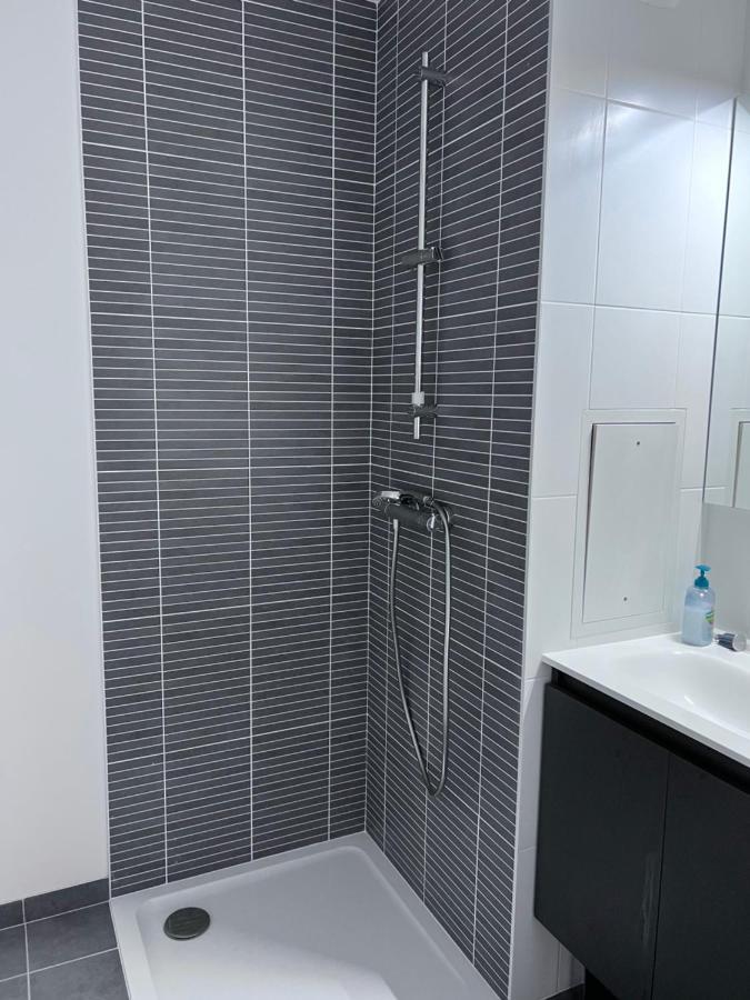 Chambre Individuelle Dans Un Appartement A 37 De Champs Elysees サルトルーヴィル エクステリア 写真