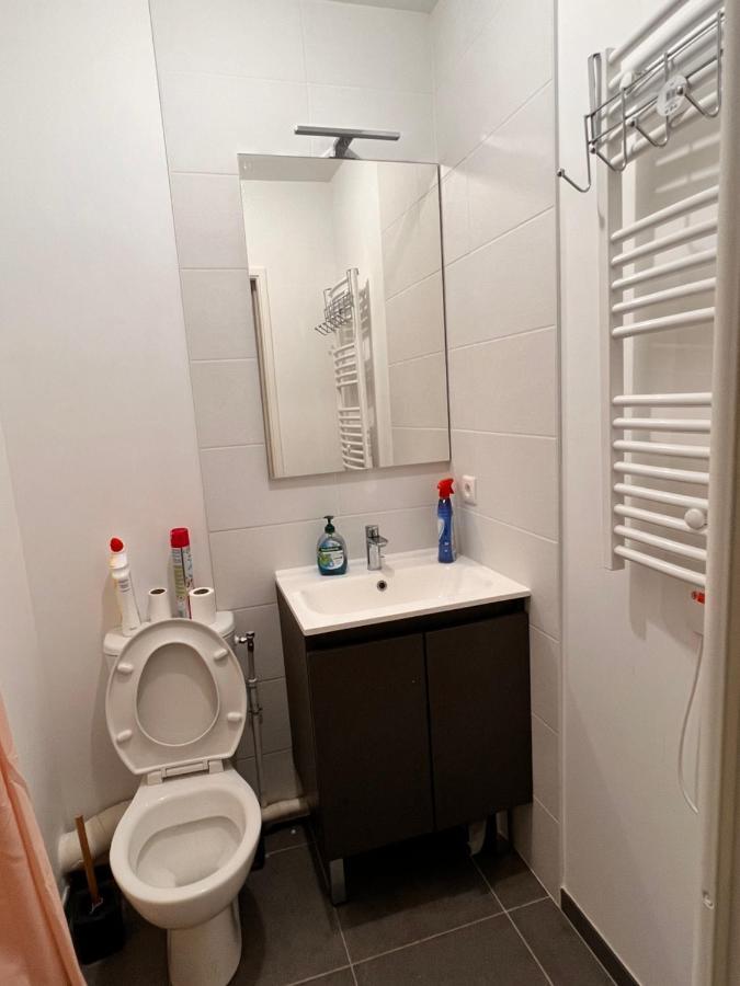 Chambre Individuelle Dans Un Appartement A 37 De Champs Elysees サルトルーヴィル エクステリア 写真