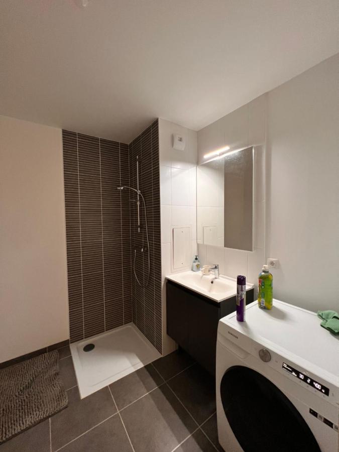 Chambre Individuelle Dans Un Appartement A 37 De Champs Elysees サルトルーヴィル エクステリア 写真