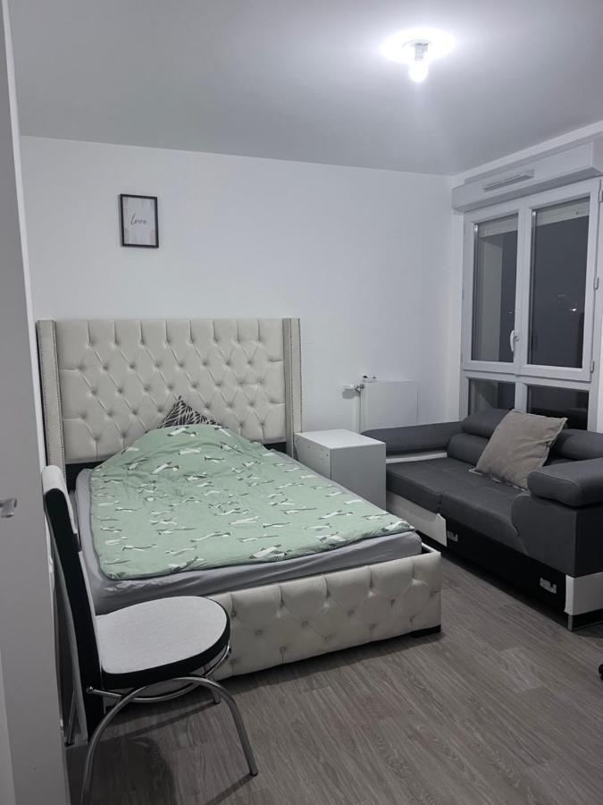 Chambre Individuelle Dans Un Appartement A 37 De Champs Elysees サルトルーヴィル エクステリア 写真