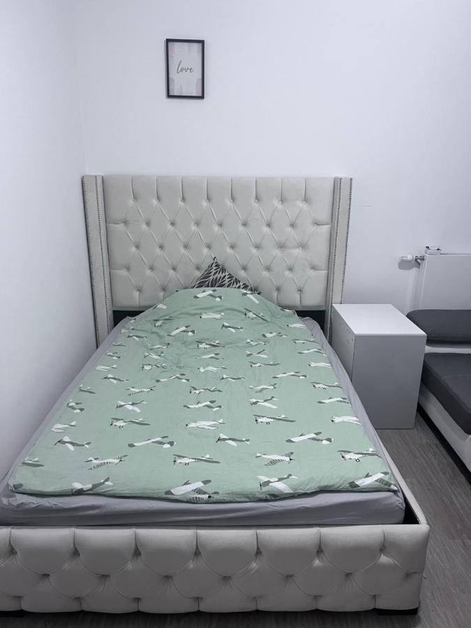 Chambre Individuelle Dans Un Appartement A 37 De Champs Elysees サルトルーヴィル エクステリア 写真